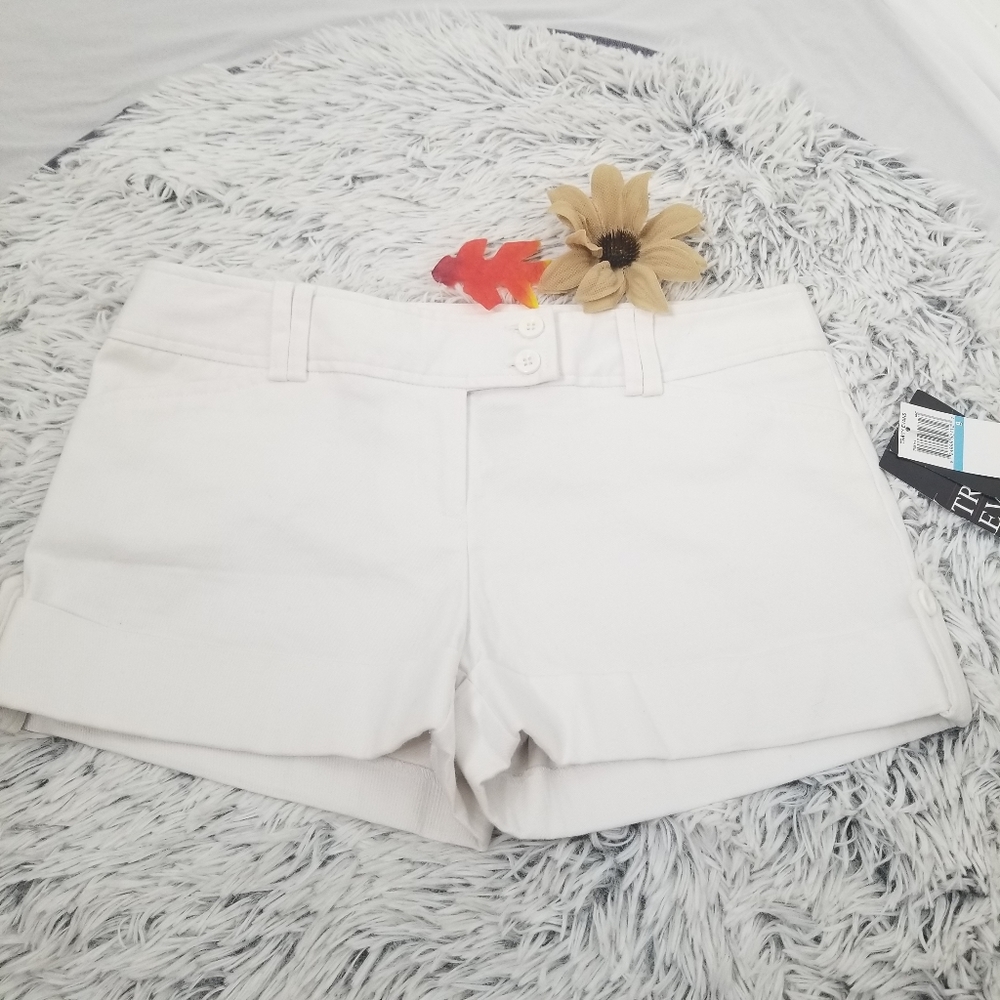 Tracy Evans limited white short size 9
